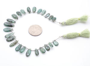 Classy Natural Green Gemstone <b>Necklace</b> With Smooth Finish On <b>Long</b> <b>Chain</b> For Formal And Party Wear For Women's - Product Image 3