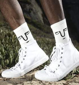 Calcetines Crazy Whimsical Emotion Crew hechos a mano de algodón suave de lujo con diseños y colores divertidos distintivos en cada paquete - Product Image 4