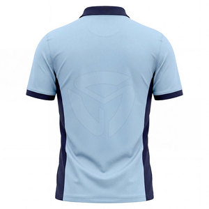 Polo extensible de performance pour hommes, conçu pour une mobilité maximale pendant l'entraînement en salle, la course à pied et les activités sportives. - Product Image 2