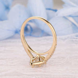 แหวนหมั้นทรงกลม 1.40 กะรัต ประดับเพชรสามเม็ด ดีไซน์คลาสสิกสำหรับเจ้าสาว ทำจากทองคำขาว 14K - Product Image 3