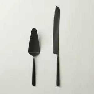 Ensemble de serveur et de couteau à gâteau en laiton, parfait pour les présentations élégantes de desserts lors d'événements - Product Image 3