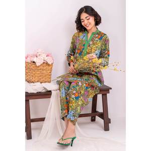 ชุดสูทผ้าลอนพิมพ์ลายสีเขียวสำหรับผู้หญิงแบบ 2 ชิ้น ไม่เย็บติดกัน พร้อมตกแต่งกระดุม - Product Image 4