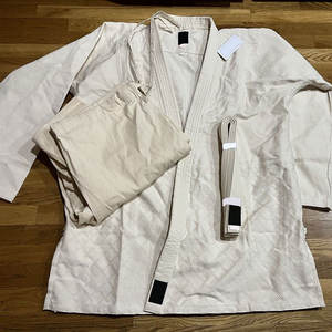 เครื่องแบบยูโดกิกำหนดโลโก้เองได้สำหรับผู้ชายศิลปะการต่อสู้แบบคาราเต้ทนทานและสะดวกสบาย - Product Image 2