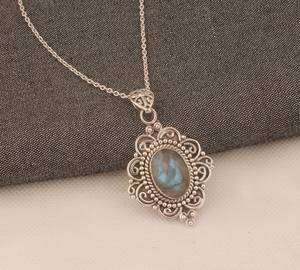 Collier pendentif en Labradorite en argent sterling fait à la main, design en spirale ovale, bijoux uniques en pierres précieuses de style bohème, cadeau pour femmes - Product Image 1