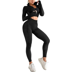 Ensemble de yoga 3 pièces personnalisé avec logo pour femme : haut court à manches longues, soutien-gorge de sport et leggings gainants – Vêtements de sport - Product Image 1