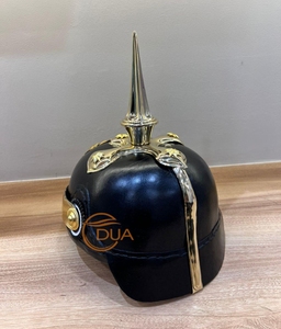 Casque allemand de style Pickelhaube plaqué or, cuir noir poli, pointe en laiton, blason impérial, Halloween, Nouvel An, décoration - Product Image 3