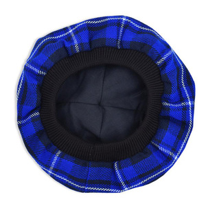 Bonnet de style classique connu pour sa simplicité, sa tradition et sa profondeur culturelle représentant le patrimoine écossais. - Product Image 2