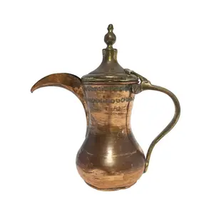 Vintage hecho a mano árabe Dallah Venta caliente cobre mesa superior utensilios de cocina té y café con asa de la India