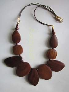 Collier en bois artisanal pour vêtements ethniques - Product Image 4