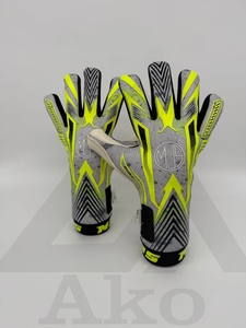 Gants de gardien de but de football en latex professionnel 4 mm, vente chaude, gants de football de haute qualité pour le sport par Ako - Product Image 3