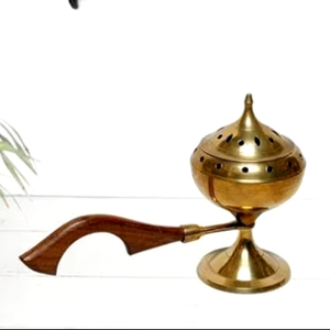 Lujoso quemador de incienso de latón y metal con un atractivo diseño de mango Los mejores precios al por mayor Bakhoor Holder Clear Golden - Product Image 1