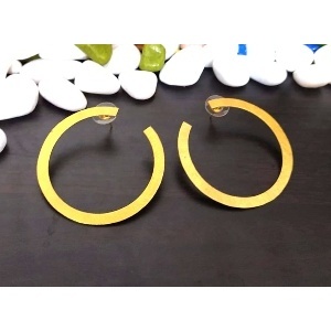Pendientes de Aro Clásicos Unisex de Latón Chapado en Oro Hechos a Mano por Soumya Creation, de Rajasthan, para Fiestas - Product Image 4