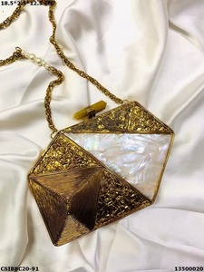 Pochette moderne et élégante en résine/métal sac à main en résine par SCI beaucoup de pochettes en résine pour femmes mode avec longue chaîne en métal - Product Image 5