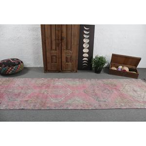 Tapis turc vintage en laine 3,4x13 pieds, tapis Herki rose et gris patchwork, tapis sud-ouest avec envers en latex - Product Image 3