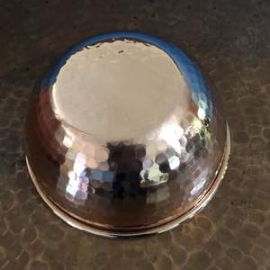 ชามทองแดงขัดมันอย่างดีสำหรับขนมที่เสิร์ฟไอศกรีมดีไซน์แบบใช้ค้อนทุบสำหรับอินเดียในอัตราขายส่ง - Product Image 3