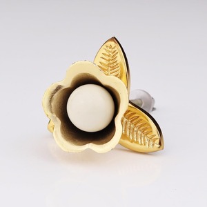 Bouton en bois design pour armoires, tiroirs et armoires Bouton élégant de finition naturelle pour la décoration de meubles de cuisine ou de bureau - Product Image 2