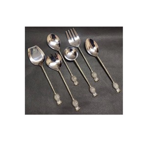 Ensemble de service à salade en métal en acier inoxydable de qualité supérieure avec poignée décorative cuillère et fourchette de service élégantes pour table à manger - Product Image 1