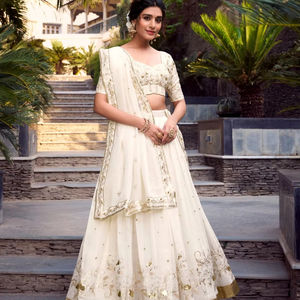 Belle séquence brillante d'argent demi-blanc et broderie avec feuille de travail Lehenga Choli - Product Image 1