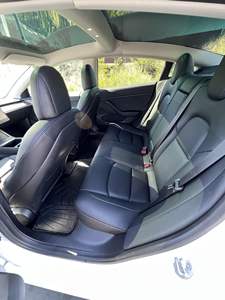 2022 Tesla Model 3 Long Range AWD Cuádruple-Motor Sedan 358-Mile Tecnología de piloto automático Asientos de cuero R19 Tamaño del neumático Automático - Product Image 6