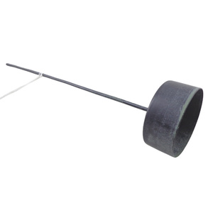 Ensemble de 2 bougeoirs en T en fer gris patiné de taille moyenne pour décoration de table de festival et de fête faite à la main en vrac - Product Image 1