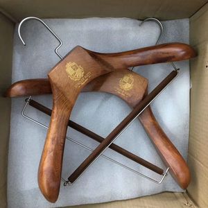 CLIQUEZ À LA MAIN MEILLEUR Cintre en bois Lotus de haute qualité de style boutique avec encoches avec cintre de costume de barre - Product Image 4