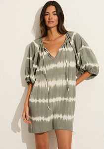 ชุดเดรสชายหาดผ้าวิสโคสทรงหลวมแบบผูกย้อมคอวีสำหรับผู้หญิง เป็นมิตรกับสิ่งแวดล้อม ซักได้ แขนกระดิ่ง ผ่าข้าง ผลิตในอินเดีย - Product Image 2