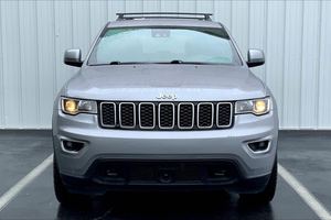 G-R-A-N-D C-H-E-R-O-K-E-E 2020 NORTH 4WD SUV d'occasion en excellent état, intérieur noir, transmission automatique à 8 vitesses, moteur 295 CV 3.6L V6 - Product Image 5