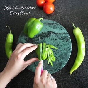 Tabla de cortar redonda verde Superficie de corte duradera y elegante Ideal para verduras Frutas Uso de cocina Fácil de limpiar Diseño moderno - Product Image 4