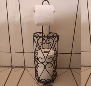 Porte-mouchoirs décoratif en métal pour la décoration intérieure, rehaussant l'espace avec un charme métallique subtil - Product Image 1