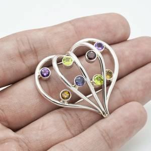 จี้พลอยรูปหัวใจสีเงินสเตอร์ลิงพร้อมพลอยโกเมนเพอริดอทสร้อยคอหรูหราของขวัญสำหรับเครื่องประดับผู้หญิงของเธอ - Product Image 2