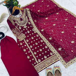 Salwar Kameez en soie pour femmes avec de riches broderies pour les occasions spéciales - Product Image 2