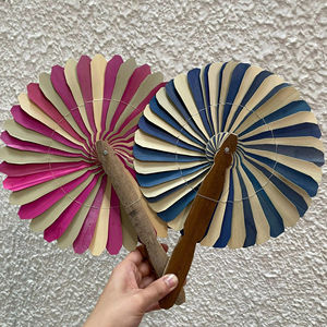 Abanico de Hoja de Palma Natural Hecho a Mano, Tejido con Hojas de Coco para Decoración Rústica del Hogar y Estilo al Aire Libre, de Vietnam - Product Image 1