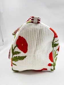 กระเป๋าเดินทางแบบดัฟเฟิลขนาดใหญ่ลายดอกไม้สีขาวพิมพ์ด้วยมือแบบควิลท์จาก Le Souvenirs |   กระเป๋าเดินทางผ้าฝ้ายแบบสัปดาห์หนึ่ง | - Product Image 2