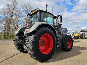Tracteur Fendt 700 Vario Series avec moteur diesel turbo 4 cylindres, transmission VarioDrive à vendre - Product Image 2
