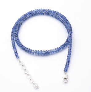 Collier en perles de kyanite bleue fait main par un designer avec fermoir en argent sterling 925, pierre précieuse naturelle, bijoux à porter au quotidien - Product Image 1
