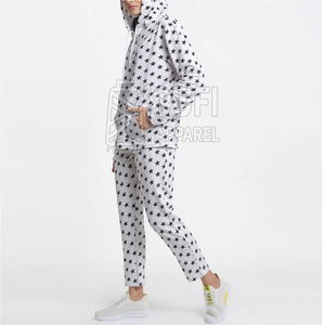 ชุดวอร์มผู้หญิงแบบมีฮู้ดพิมพ์ลายสำหรับฤดูหนาว ขายส่ง ชุดสองชิ้น ผ้าฝ้าย 100% ระบายอากาศได้ดี เหมาะสำหรับใส่ในชีวิตประจำวันและออกกำลังกาย - Product Image 3