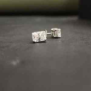 Pendientes Elegantes con Diamantes de Corte Radiante, Oro Sólido de 18 Quilates, Certificados por IGI, para Fiestas y Aniversarios - Product Image 4