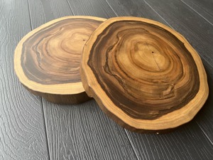 Planche à découper ronde en bois brut de designer, planche artisanale rustique, idéale pour servir des fruits, du fromage et du pain, vente en gros en provenance d'Inde - Product Image 2