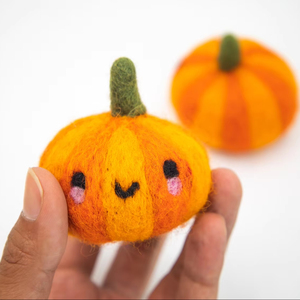 Simpatica zucca di feltro sfacciato di 5cm per decorazioni per feste di Halloween - Product Image 1