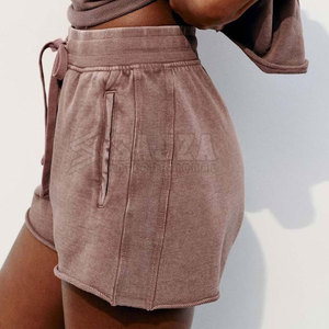 Short délavé à l'acide pour femme avec un tissu de haute qualité et un ajustement confortable idéal pour un usage quotidien - Product Image 5
