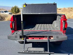 F-150 Lightning Platinum 2024 à double moteur 4x4, batterie à autonomie étendue, rouge métallisé rapide - Product Image 3