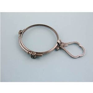 Lupa de latón marítimo clásico con acabado pulido perfecto para amantes de la decoración náutica y compradores de regalos - Product Image 3