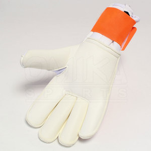 Guantes de fútbol de portero profesionales personalizados al por mayor diseño de cuero protector para entrenamiento deportivo - Product Image 3