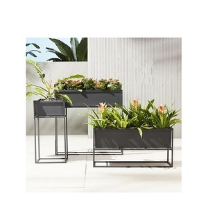 Macetas de hierro semiredondas recubiertas de polvo de oro, macetas de flores hechas a mano con estilo para decoración al aire libre, de Marvel - Product Image 2