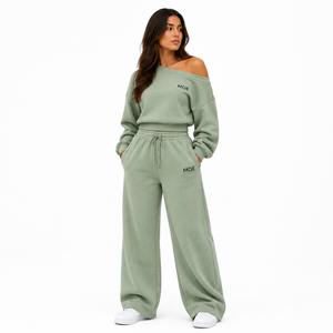 Ensemble de survêtement premium pour femme vert sauge, sweat-shirt à épaules dénudées et pantalon large, ensemble décontracté pour la détente, fabricant de vêtements avec logo personnalisé - Product Image 1