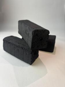 Charbon de bois de barbecue Merades de qualité export fabriqué en Indonésie pour un goût riche et propre et des soirées barbecue mémorables en famille - Product Image 5