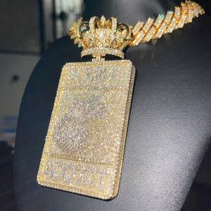 Illuminez votre style avec la toute dernière chaîne cubaine en or blanc 14kt avec diamants cloutés avec pendentif hip hop. - Product Image 1