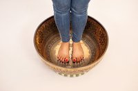 Bol chantant en bronze pour méditation profonde, motif Bigfoot mystérieux, fabriqué à la main par moulage et techniques de sculpture, Art religieux du Népal