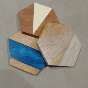 L'exportateur indien en gros propose un nouveau design classique de forme carrée en bois sous-verre ensemble de coussins en résine accessoires de décoration de table vente - Product Image 6