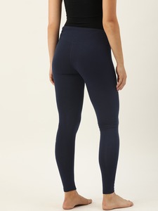 Legging de yoga confortable et respirant pour femme, coupe ajustée, taille mi-haute, avec détails perforés élégants, idéal pour la gym et l'entraînement - Product Image 3
